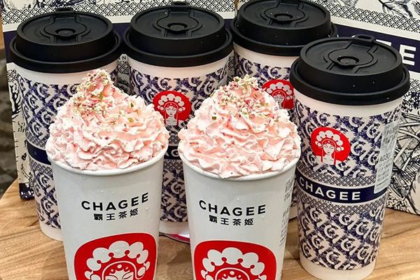 了解霸王茶姬如何通过创新商业模式，引领茶饮行业新潮流